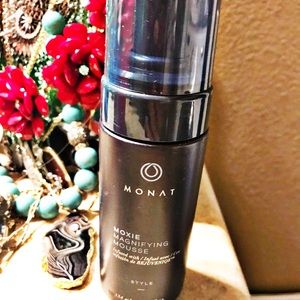 Monat Magnifying Mousse